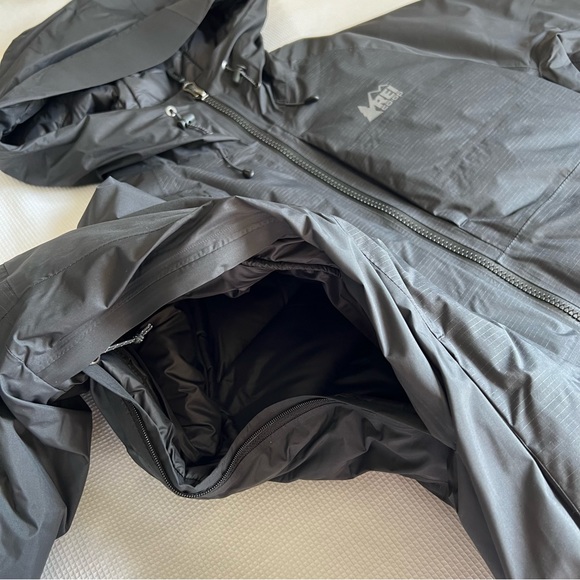 Stormhedge Down Hybrid Jacket - Picture 9 of 10